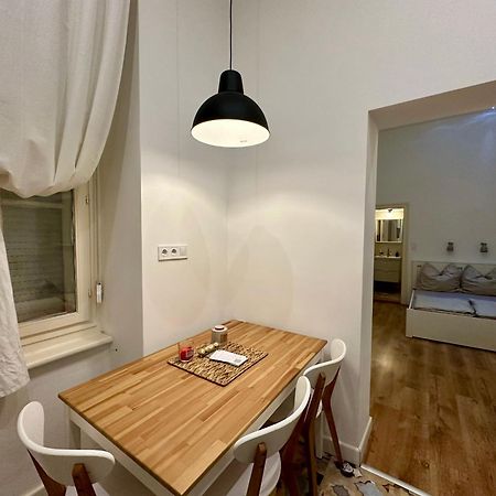 Cozy Studio Flat In The Heart Of Budapest Eksteriør billede